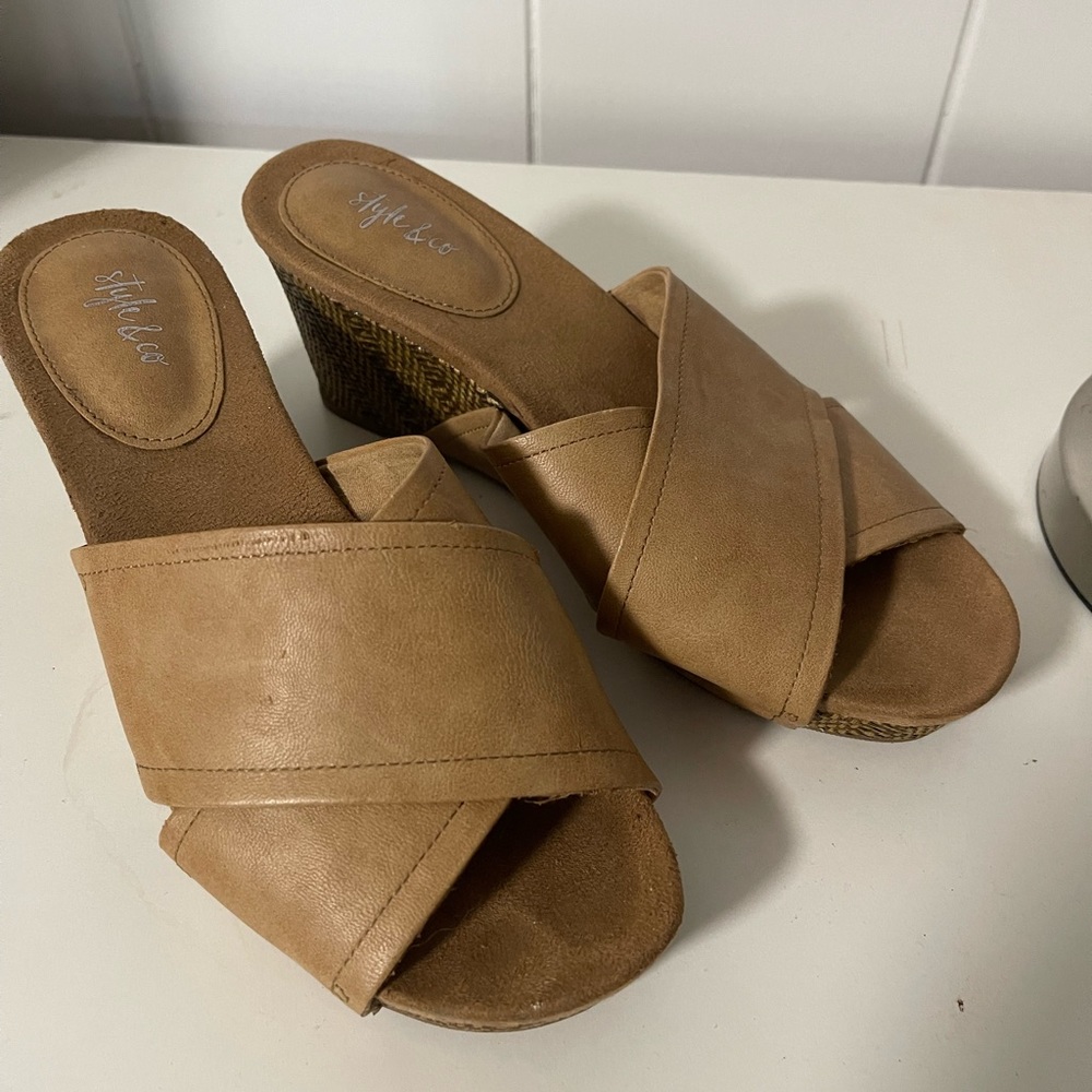 MAKE AN OFFER! Style & Co Sandals size 7.5
